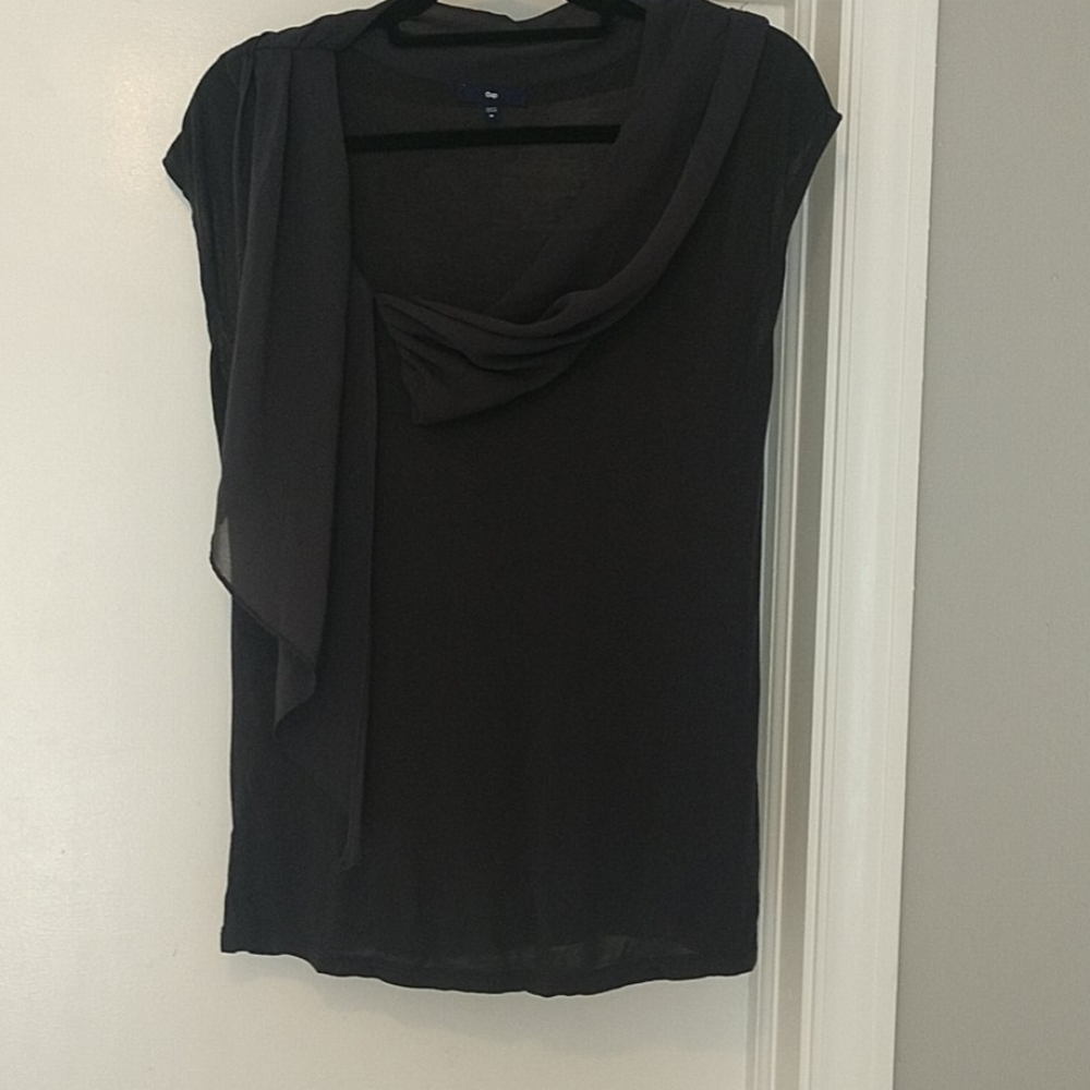 Gap capped sleeve top